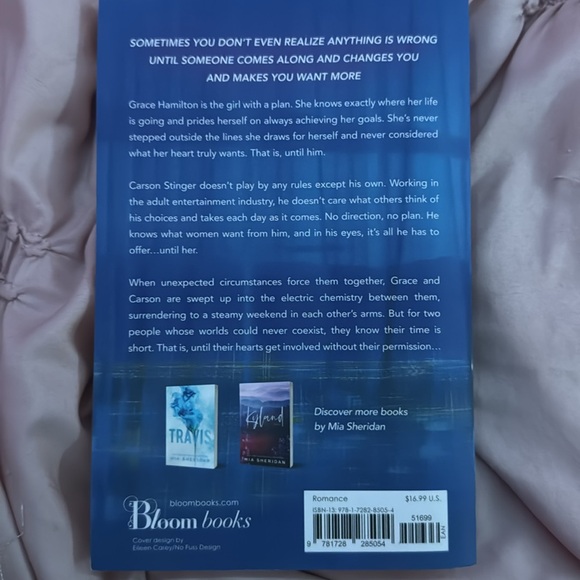 Paperback - Stinger by Mia Sheridan - Picture 2 of 2